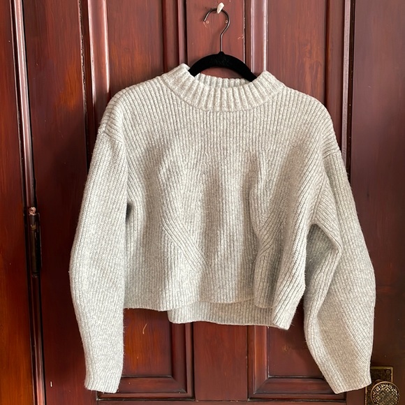 H&M Sweaters - H&M Medium Gray Cropped Sweater EUC